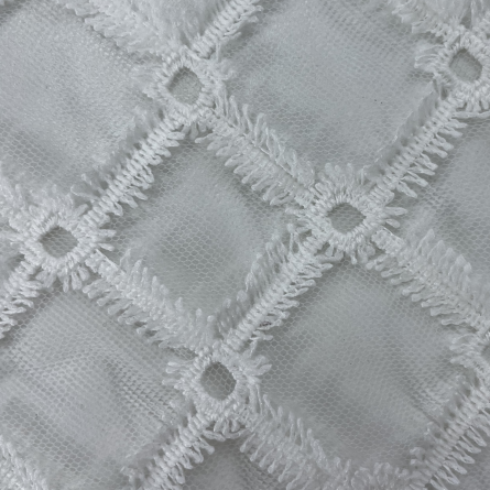 New Fashion White Flower Gorgeous Embroidery Fabric Online for Daily Cloth
