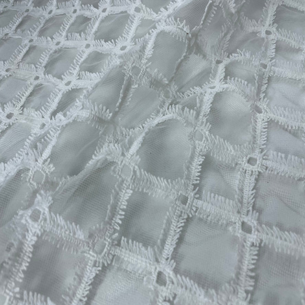New Fashion White Flower Gorgeous Embroidery Fabric Online for Daily Cloth