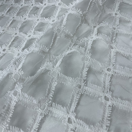 New Fashion White Flower Gorgeous Embroidery Fabric Online for Daily Cloth